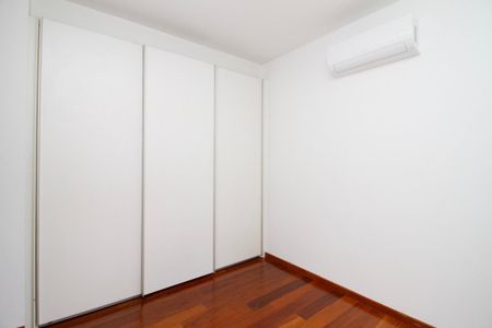 Casa de condomínio à venda com 470m², 6 quartos e 6 vagasQuarto