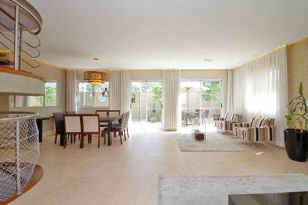Casa de condomínio à venda com 470m², 6 quartos e 6 vagasSala de Jantar