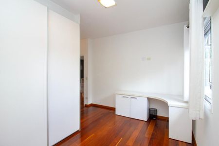 Casa de condomínio à venda com 470m², 6 quartos e 6 vagasQuarto