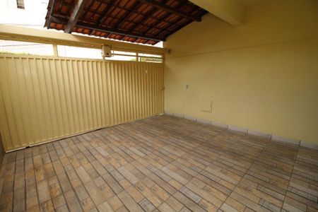 Casa à venda com 71m², 2 quartos e 2 vagas