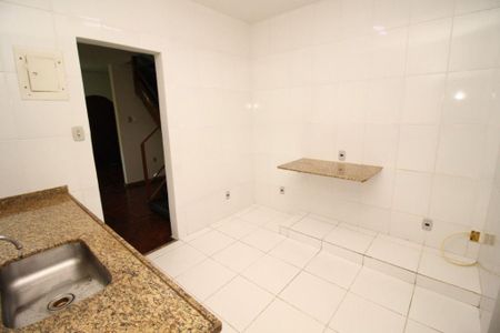 Casa à venda com 2 quartos, 71m² em Santa Rosa, Belo Horizonte
