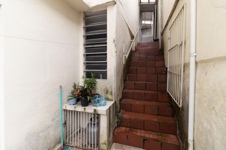 Casa à venda com 180m², 4 quartos e 2 vagas Casa à venda com 180m², 4 quartos e 2 vagasQuintal acesso para casa 3 e 2