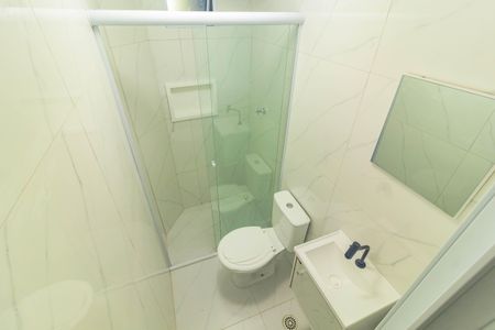 Banheiro social de kitnet/studio para alugar com 1 quarto, 15m² em Jardim Oriental, São Paulo