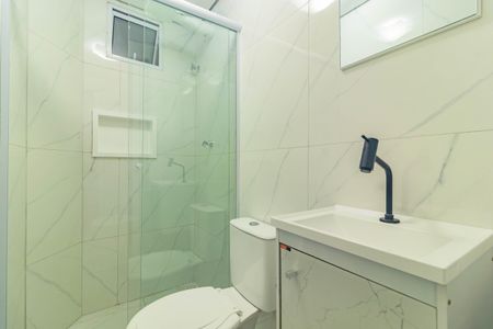 Banheiro social de kitnet/studio para alugar com 1 quarto, 15m² em Jardim Oriental, São Paulo