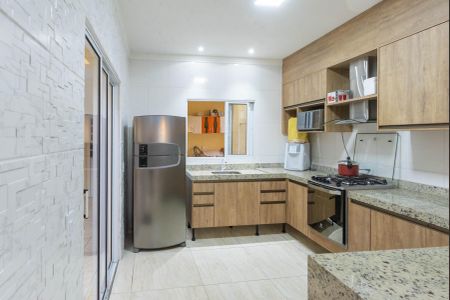 Casa à venda com 240m², 4 quartos e 5 vagas Casa à venda com 240m², 4 quartos e 5 vagasCozinha