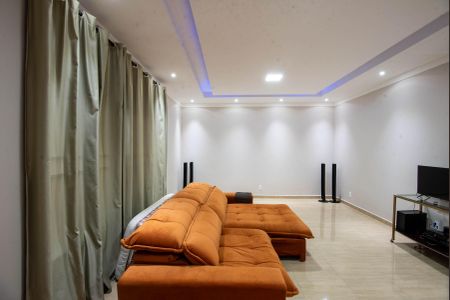 Casa à venda com 240m², 4 quartos e 5 vagas Casa à venda com 240m², 4 quartos e 5 vagasSala 2