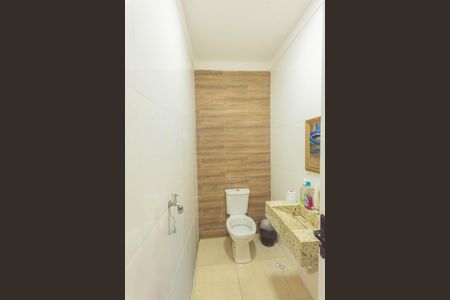 Casa à venda com 240m², 4 quartos e 5 vagas Casa à venda com 240m², 4 quartos e 5 vagasBanheiro da Piscina