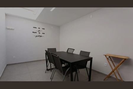 Casa à venda com 3 quartos, 105m² em Vila Carrão, São Paulo