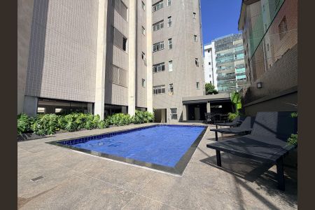 Apartamento à venda com 130m², 4 quartos e 2 vagas Apartamento à venda com 130m², 4 quartos e 2 vagasÁrea comum - Piscina