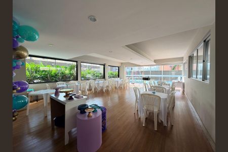 Apartamento à venda com 130m², 4 quartos e 2 vagas Apartamento à venda com 130m², 4 quartos e 2 vagasÁrea comum - Salão de festas