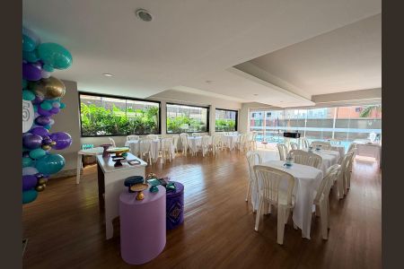 Apartamento à venda com 130m², 4 quartos e 2 vagas Apartamento à venda com 130m², 4 quartos e 2 vagasÁrea comum - Salão de festas