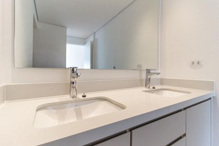 Apartamento à venda com 129m², 3 quartos e 1 vaga Apartamento à venda com 129m², 3 quartos e 1 vagaBanheiro da Suíte