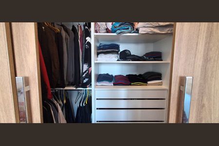 Apartamento à venda com 72m², 2 quartos e 2 vagas Apartamento à venda com 72m², 2 quartos e 2 vagasCloset