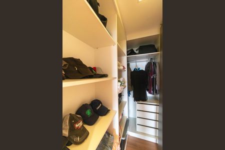 Apartamento para alugar com 107m², 2 quartos e 2 vagas Apartamento para alugar com 107m², 2 quartos e 2 vagasRoupeiro