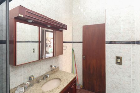 Casa à venda com 168m², 3 quartos e 2 vagasBanheiro