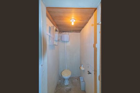 Casa à venda com 384m², 2 quartos e 2 vagas Casa à venda com 384m², 2 quartos e 2 vagasBanheiro de serviço