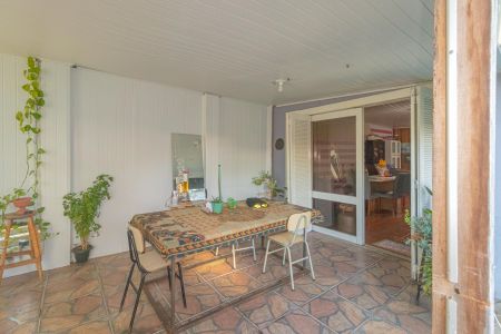 Casa à venda com 384m², 2 quartos e 2 vagas Casa à venda com 384m², 2 quartos e 2 vagasVaranda