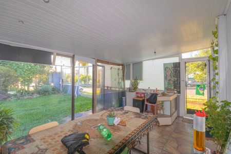 Varanda de casa à venda com 2 quartos, 384m² em São José, Canoas