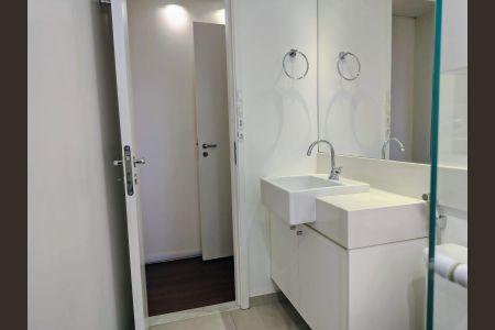 Banheiro de apartamento à venda com 1 quarto, 64m² em Vila Sao Paulo, São Paulo