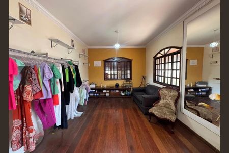 Casa para alugar com 6 quartos, 400m² em Tres Barras, Contagem