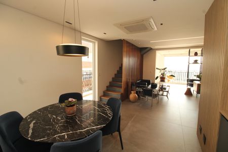 Apartamento à venda com 180m², 2 quartos e 4 vagasSala