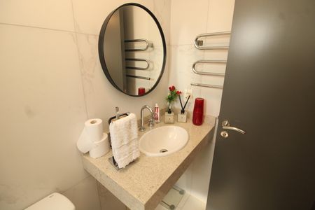 Apartamento à venda com 180m², 2 quartos e 4 vagasBanheiro da Suíte 1