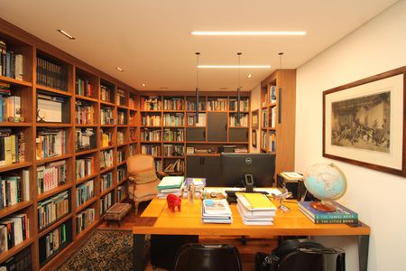 Apartamento à venda com 180m², 2 quartos e 4 vagasEscritório