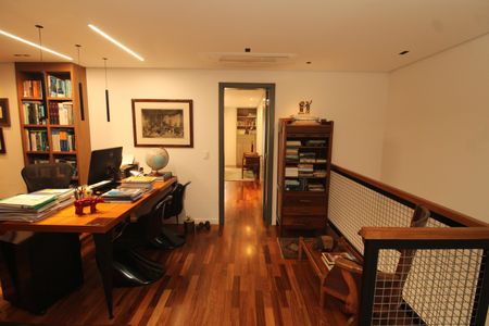 Apartamento à venda com 180m², 2 quartos e 4 vagasEscritório