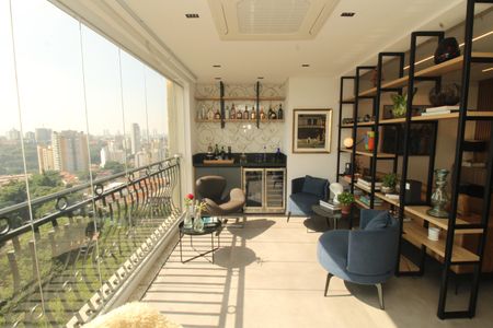 Apartamento à venda com 180m², 2 quartos e 4 vagasSala