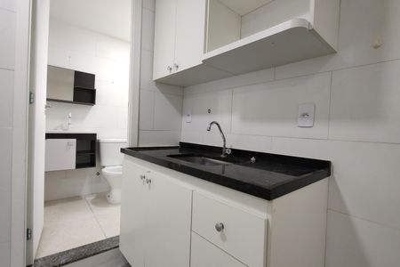 Sala/Cozinha de apartamento para alugar com 1 quarto, 75m² em Anil, Rio de Janeiro