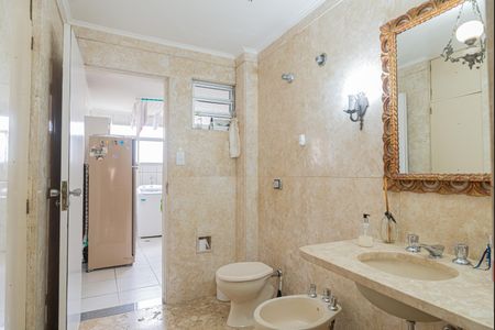 Apartamento à venda com 252m², 3 quartos e 3 vagas Apartamento à venda com 252m², 3 quartos e 3 vagasBanheiro 2