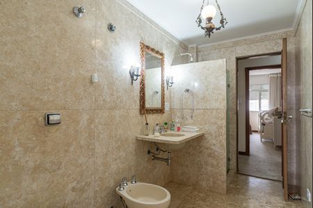 Apartamento à venda com 252m², 3 quartos e 3 vagas Apartamento à venda com 252m², 3 quartos e 3 vagasBanheiro 2