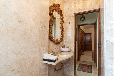 Apartamento à venda com 252m², 3 quartos e 3 vagas Apartamento à venda com 252m², 3 quartos e 3 vagasLavabo