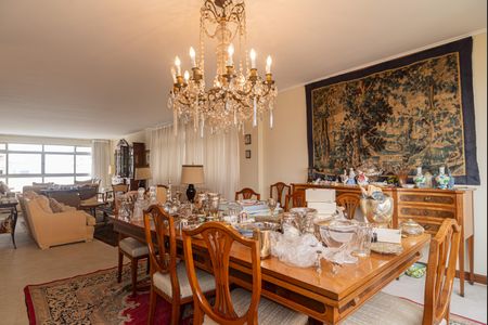 Apartamento à venda com 252m², 3 quartos e 3 vagas Apartamento à venda com 252m², 3 quartos e 3 vagasSala