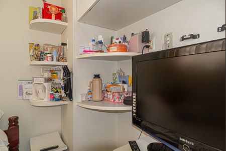 Apartamento à venda com 252m², 3 quartos e 3 vagas Apartamento à venda com 252m², 3 quartos e 3 vagasQuarto de Serviço