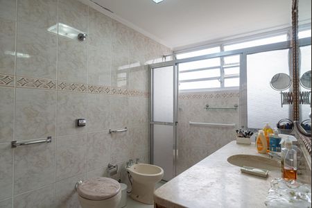 Apartamento à venda com 252m², 3 quartos e 3 vagas Apartamento à venda com 252m², 3 quartos e 3 vagasBanheiro da Suíte