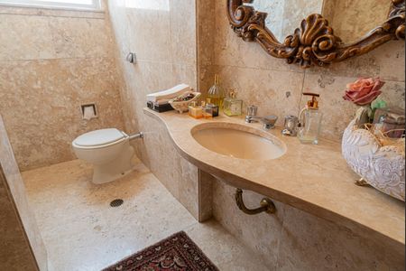 Apartamento à venda com 252m², 3 quartos e 3 vagas Apartamento à venda com 252m², 3 quartos e 3 vagasLavabo