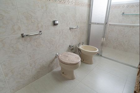 Apartamento à venda com 252m², 3 quartos e 3 vagas Apartamento à venda com 252m², 3 quartos e 3 vagasBanheiro da Suíte