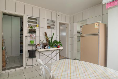 Apartamento à venda com 252m², 3 quartos e 3 vagas Apartamento à venda com 252m², 3 quartos e 3 vagasÁrea de Serviço