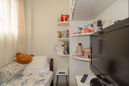 Apartamento à venda com 252m², 3 quartos e 3 vagas Apartamento à venda com 252m², 3 quartos e 3 vagasQuarto de Serviço