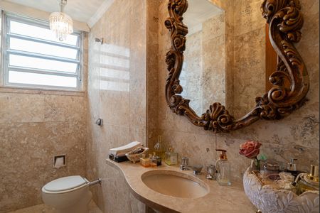 Apartamento à venda com 252m², 3 quartos e 3 vagas Apartamento à venda com 252m², 3 quartos e 3 vagasLavabo