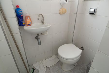 Apartamento à venda com 252m², 3 quartos e 3 vagas Apartamento à venda com 252m², 3 quartos e 3 vagasBanheiro de Serviço