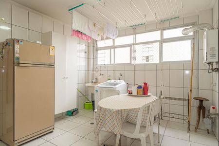 Apartamento à venda com 252m², 3 quartos e 3 vagas Apartamento à venda com 252m², 3 quartos e 3 vagasÁrea de Serviço