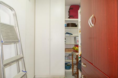 Apartamento à venda com 252m², 3 quartos e 3 vagas Apartamento à venda com 252m², 3 quartos e 3 vagasDespensa