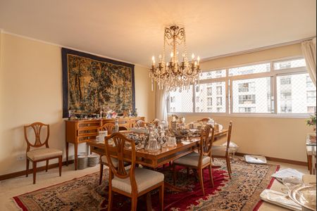 Apartamento à venda com 252m², 3 quartos e 3 vagas Apartamento à venda com 252m², 3 quartos e 3 vagasSala