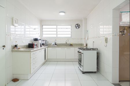 Apartamento à venda com 252m², 3 quartos e 3 vagas Apartamento à venda com 252m², 3 quartos e 3 vagasCozinha