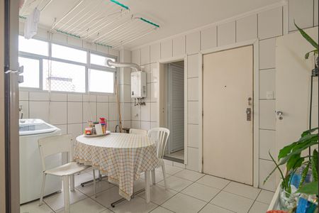 Apartamento à venda com 252m², 3 quartos e 3 vagas Apartamento à venda com 252m², 3 quartos e 3 vagasÁrea de Serviço