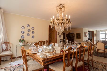 Apartamento à venda com 252m², 3 quartos e 3 vagas Apartamento à venda com 252m², 3 quartos e 3 vagasSala