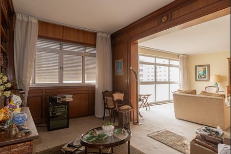 Apartamento à venda com 252m², 3 quartos e 3 vagas Apartamento à venda com 252m², 3 quartos e 3 vagasEscritório