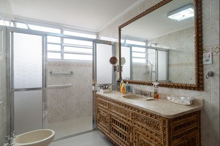 Apartamento à venda com 252m², 3 quartos e 3 vagas Apartamento à venda com 252m², 3 quartos e 3 vagasBanheiro da Suíte